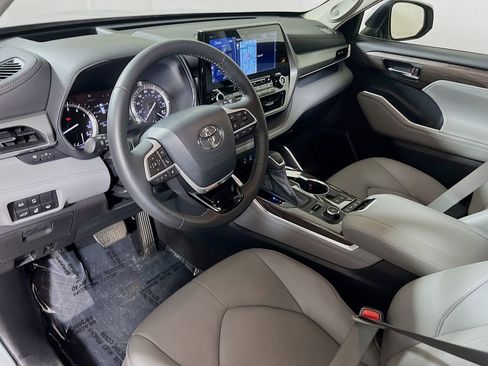 Used 2022 Toyota Highlander Platinum AWD/4WD image 10