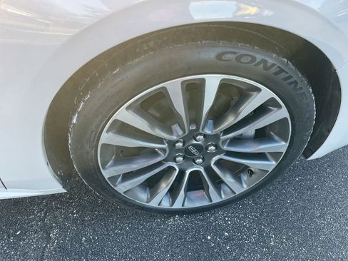 Used 2020 Lincoln Continental AWD w/ Premium Package image 12