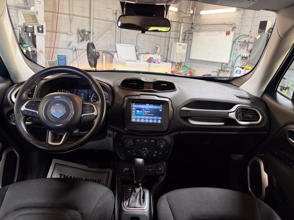 Used 2020 Jeep Renegade Latitude w/ Cold Weather Group AWD/4WD image 7