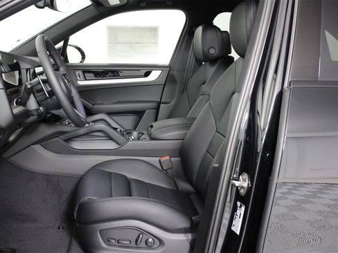 New 2026 Porsche Cayenne image 5