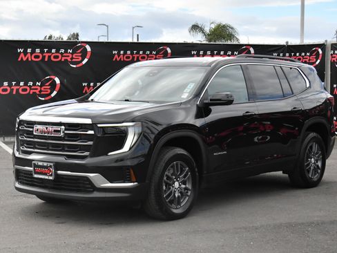 Used 2025 GMC Acadia Elevation image 3