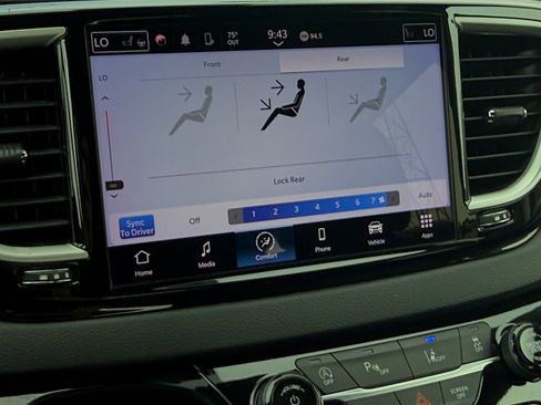 Used 2023 Chrysler Pacifica Touring-L FWD image 32