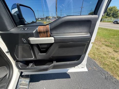Used 2018 Ford F150 Lariat w/ Equipment Group 502A Luxury AWD/4WD image 22