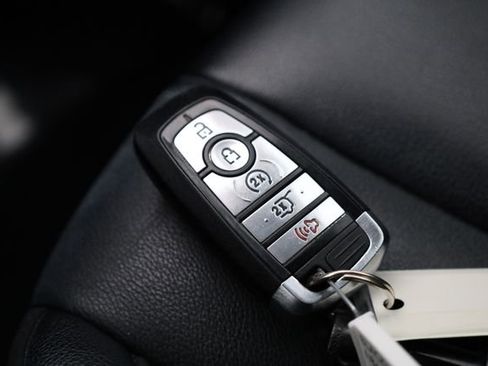 Used 2022 Ford Edge Titanium image 27