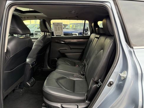 Used 2020 Toyota Highlander Limited image 11