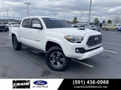 Used 2019 Toyota Tacoma TRD Sport image 1