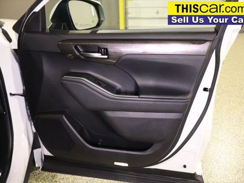 Used 2021 Toyota Highlander Platinum image 34