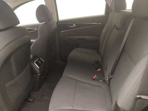 Used 2019 Kia Sorento FWD w/ LX Convenience Package image 18