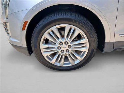 Used 2017 Cadillac XT5 Premium Luxury w/ LPO, Wheel Lock Package FWD image 13