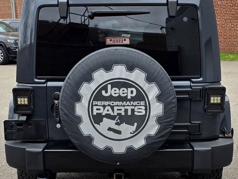 Used 2017 Jeep Wrangler Unlimited Sahara AWD/4WD image 6