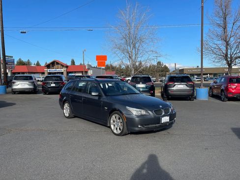 Used 2010 BMW 535i xDrive Wagon image 9