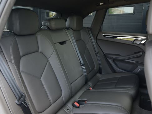 Used 2023 Porsche Macan AWD/4WD image 24