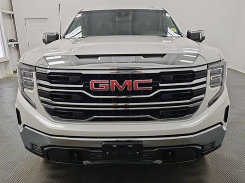 Used 2023 GMC Sierra 1500 SLT AWD/4WD image 4