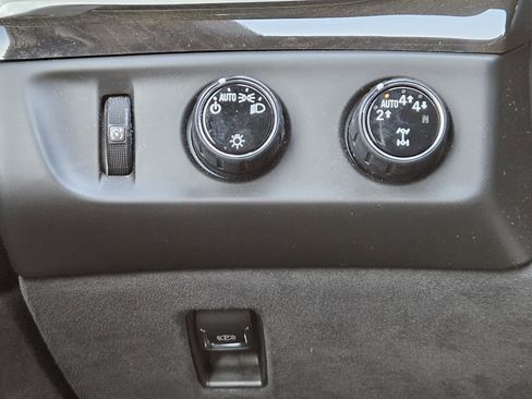 Used 2020 Cadillac Escalade Platinum w/ Escalade Sport Edition image 23