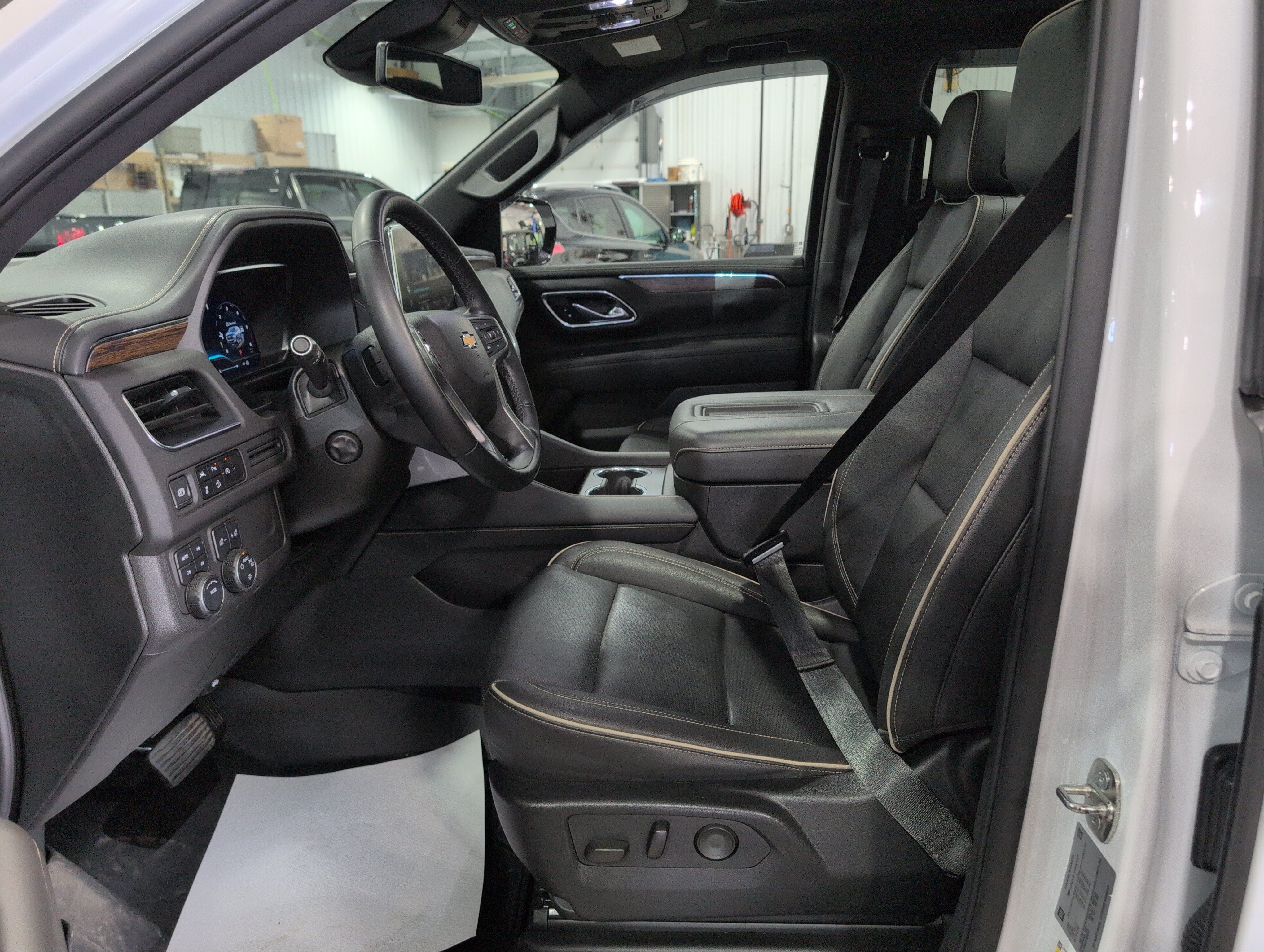 Used 2024 Chevrolet Tahoe Premier AWD/4WD image 7
