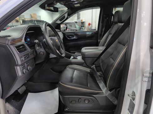 Used 2024 Chevrolet Tahoe Premier AWD/4WD image 7