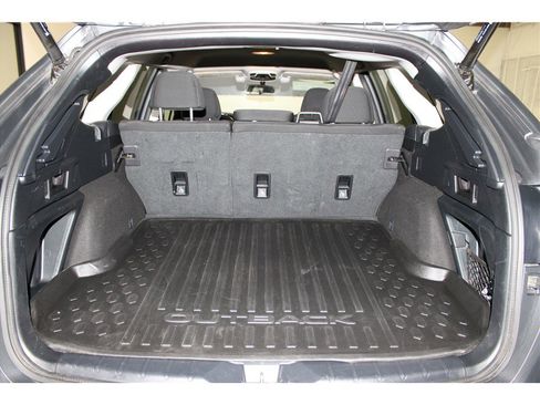 Used 2022 Subaru Outback Premium image 19