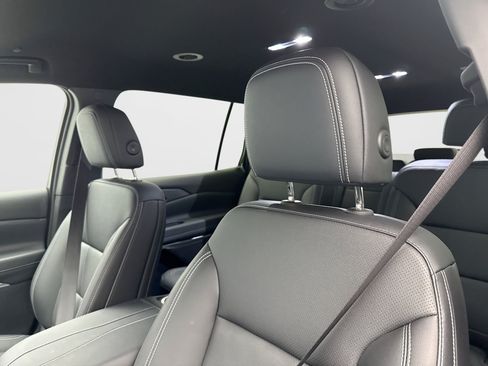 Used 2025 Chevrolet Traverse LT w/ Midnight/Sport Edition FWD image 11