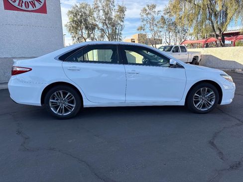 Used 2016 Toyota Camry SE image 9