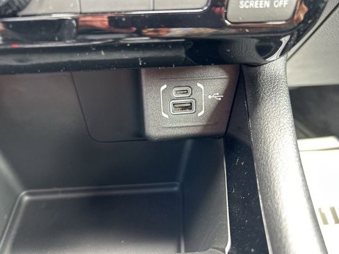 Used 2025 Jeep Compass Latitude w/ Sun & Sound Group AWD/4WD image 33