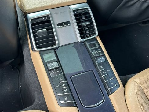 Used 2015 Porsche Panamera image 29