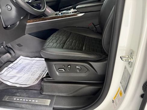 Used 2025 Cadillac Escalade Sport Platinum w/ LPO, Floor Liner Package AWD/4WD image 21