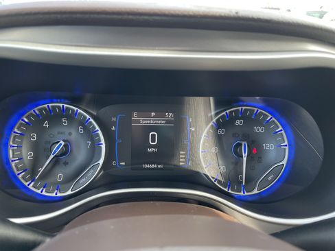 Used 2018 Chrysler Pacifica Touring Plus FWD image 18