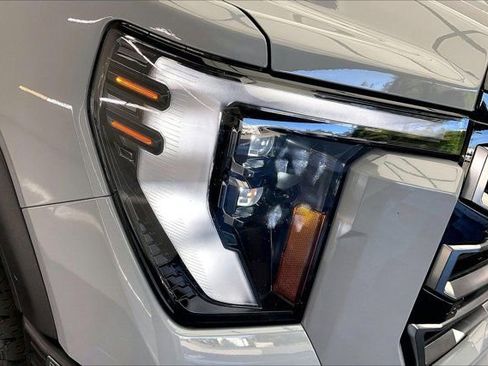Used 2025 GMC Sierra 2500 AT4 w/ Max Trailering Package image 28