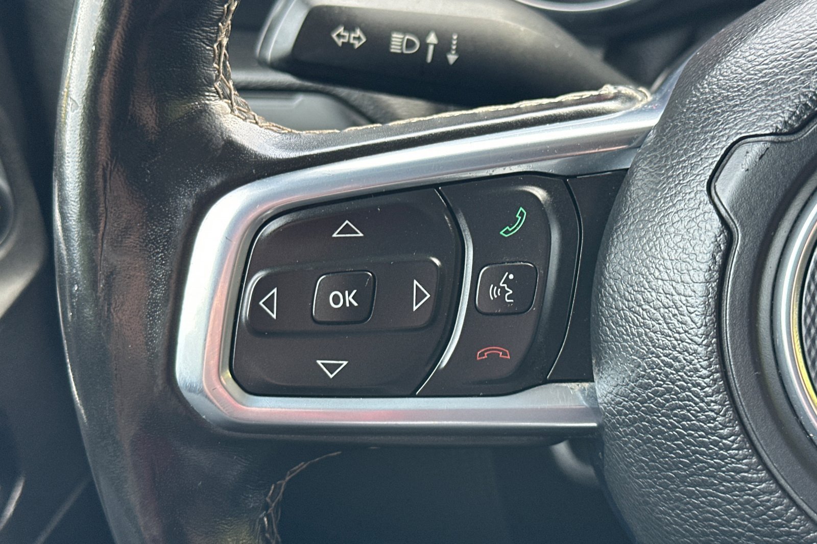 Used 2020 Jeep Gladiator Overland AWD/4WD image 27