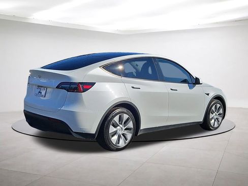 Used 2023 Tesla Model Y Long Range image 7