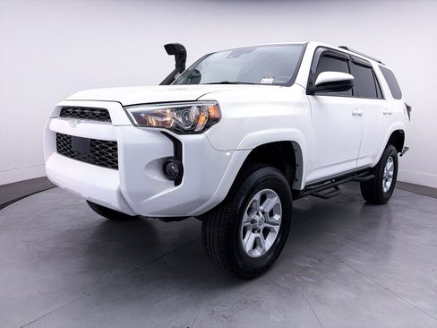 Used 2020 Toyota 4Runner SR5 AWD/4WD image 8
