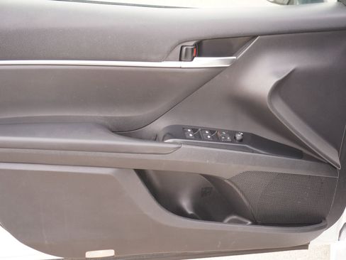 Used 2018 Toyota Camry LE image 17