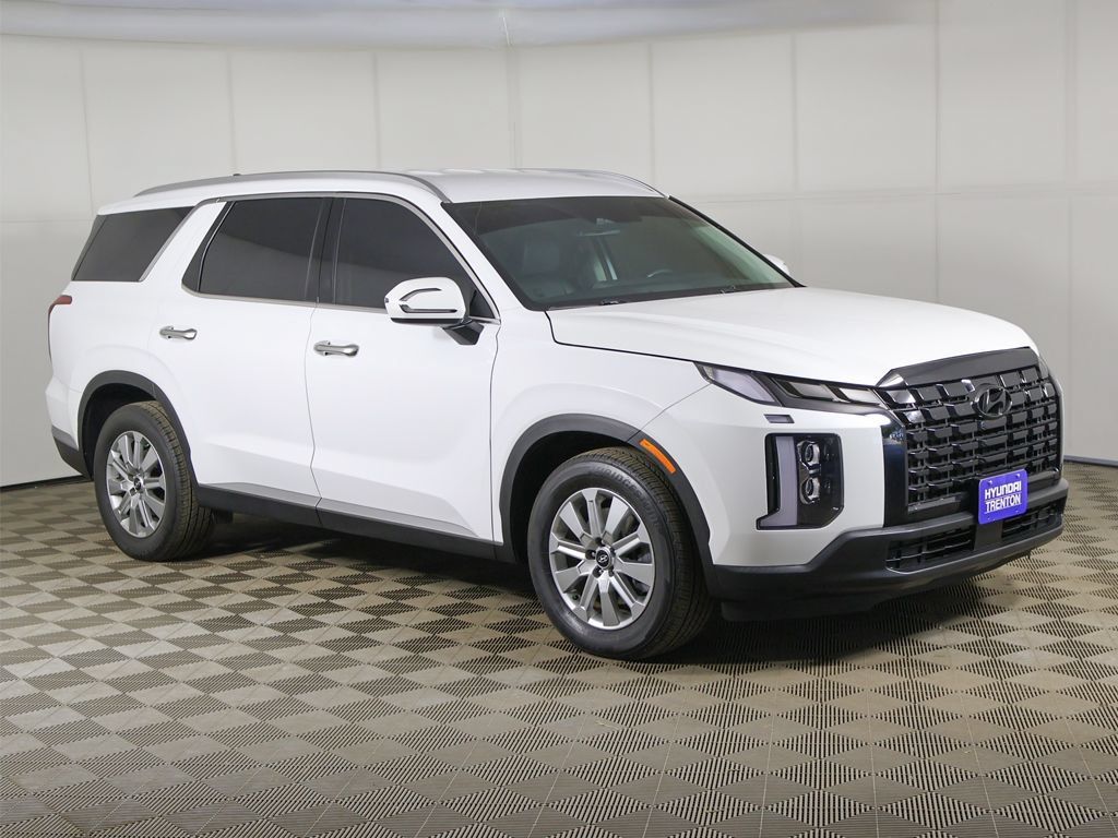 Used 2024 Hyundai Palisade SEL FWD image 2