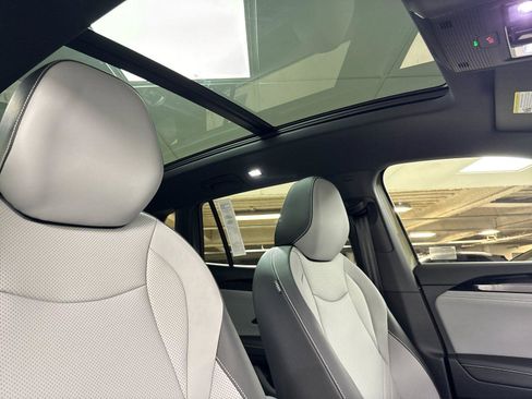 New 2026 Volkswagen Tiguan SE R-Line AWD/4WD image 16