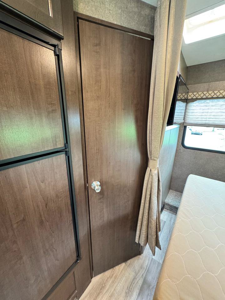 Used 2019 Mercedes-Benz Sprinter 170 image 38