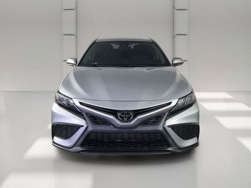Used 2022 Toyota Camry SE FWD image 3