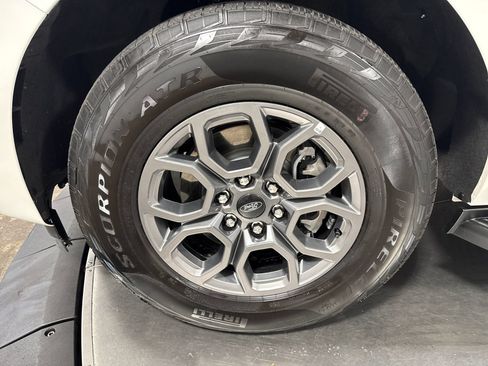 Used 2025 Ford Expedition Active AWD/4WD image 2