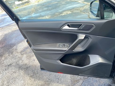 Used 2021 Volkswagen Tiguan SE R-Line image 21