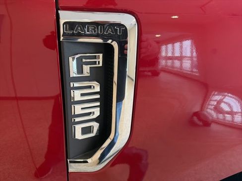 Used 2022 Ford F250 Lariat w/ Lariat Ultimate Package AWD/4WD image 8