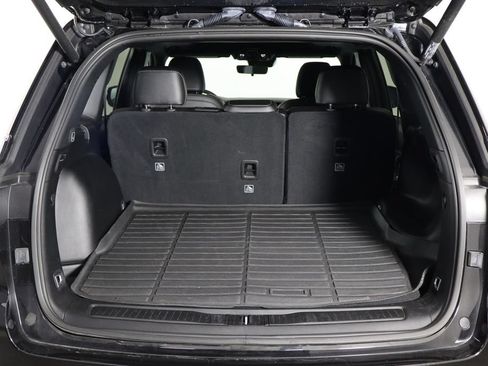 Used 2025 Jeep Grand Cherokee Altitude RWD image 17