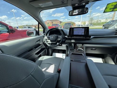 Used 2023 Toyota Sienna XLE w/ XLE Plus Package image 15