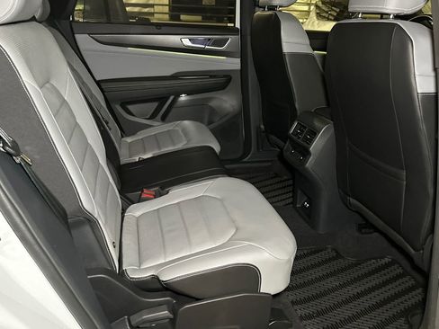 Used 2024 Volkswagen Atlas Cross Sport SEL R-Line AWD/4WD image 12