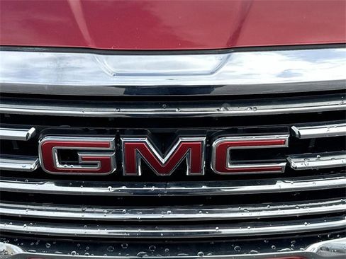 Used 2022 GMC Terrain SLT w/ LPO, Floor Liner Package image 29