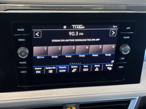 Used 2025 Volkswagen Taos SE FWD image 18