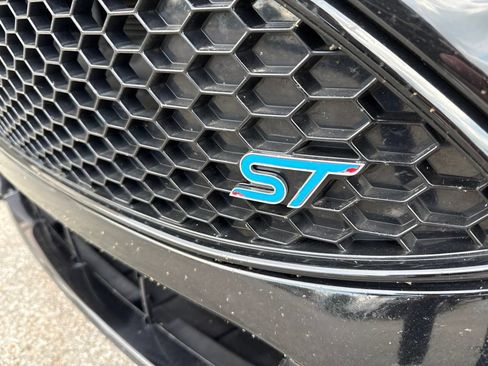 Used 2017 Ford Focus ST FWD image 7