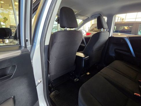 Used 2018 Toyota RAV4 LE w/ All Weather Liner Package AWD/4WD image 17