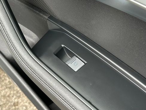 Used 2024 Audi Q8 e-tron Premium Plus w/ Premium Plus Package image 40