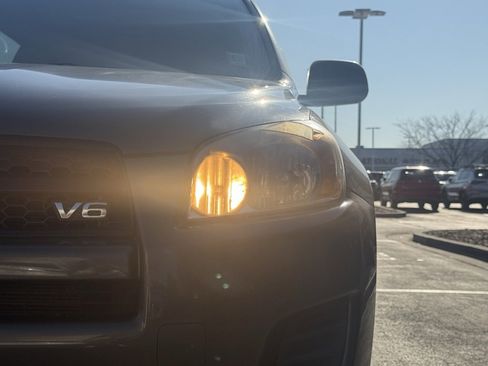 Used 2012 Toyota RAV4 4WD V6 image 30