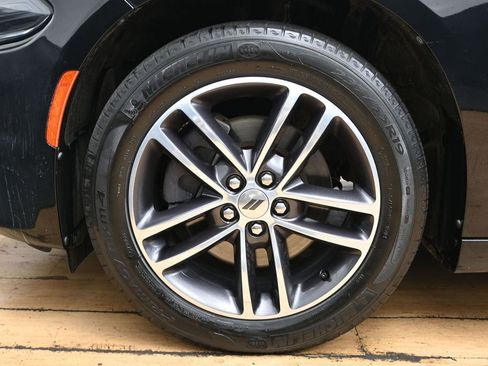 Used 2019 Dodge Charger SXT AWD/4WD image 12