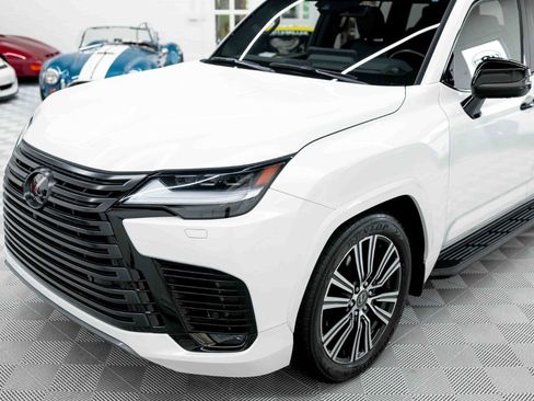Used 2024 Lexus LX 600 4WD w/ Appearance Package image 11